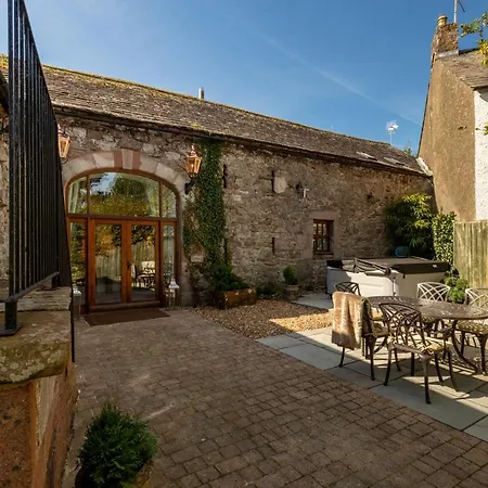 Rose Walls - Luxurious Holiday With Hot Tub *